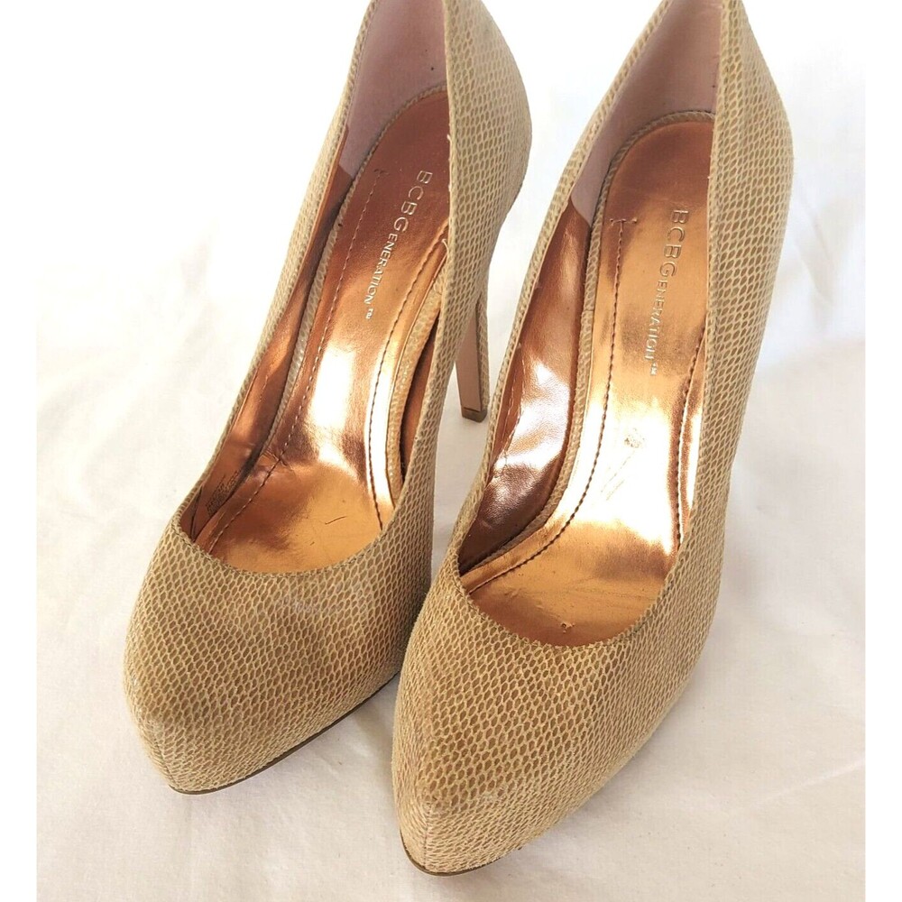 BCBGENERATION BG PARADE SNAKESKIN PLATFORM PUMPS Size B Brand New Tan Color